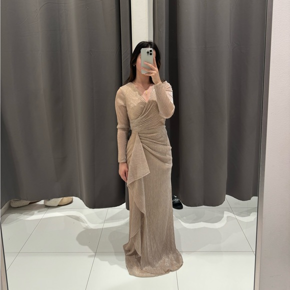 Betsy and Adam women's metallic ruffled gown size 4